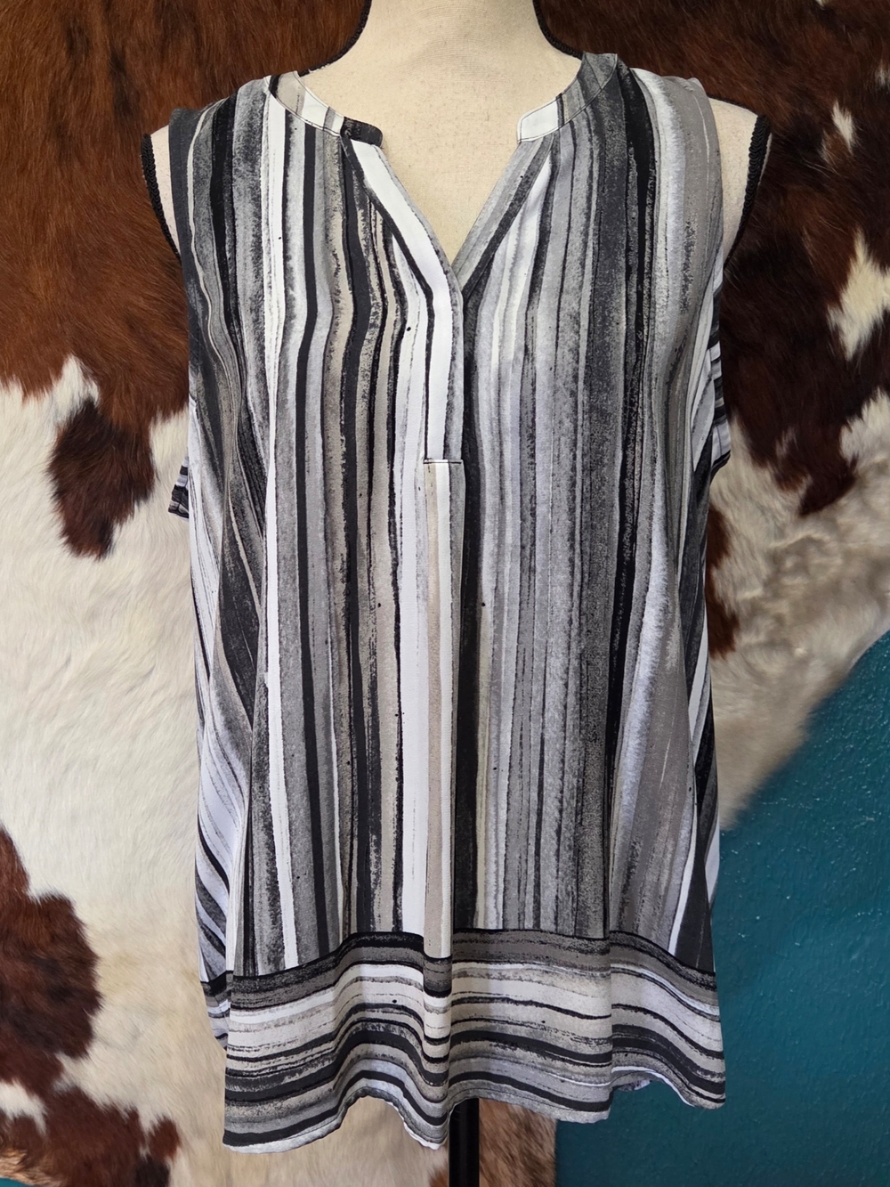 Apt. 9 Black, White & Gray Vertical Stripe V-Neck Sleeveless Top